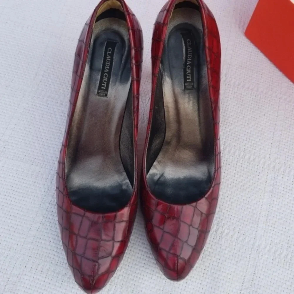 Claudia Ciuti Burgundy Faux Croc pumps 10 - Picture 6 of 8